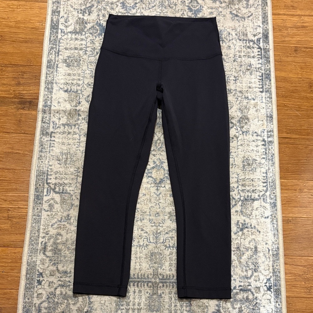 Lululemon size 6 Black High-Waisted Leggings - Capri length